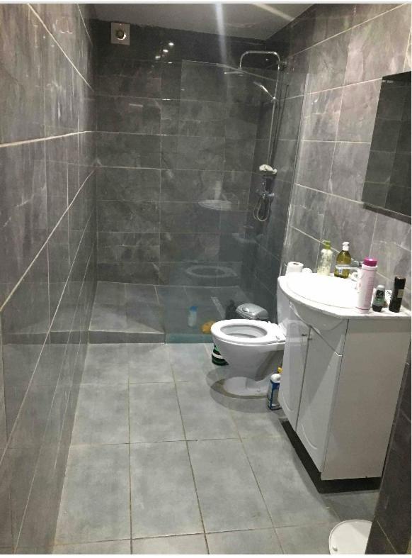 Grande Maison Avec Plusieurs Chambres A Louer เลียจ ภายนอก รูปภาพ
