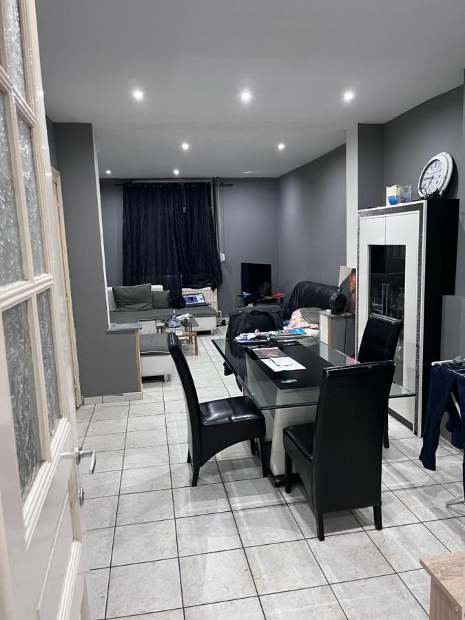 Grande Maison Avec Plusieurs Chambres A Louer เลียจ ภายนอก รูปภาพ